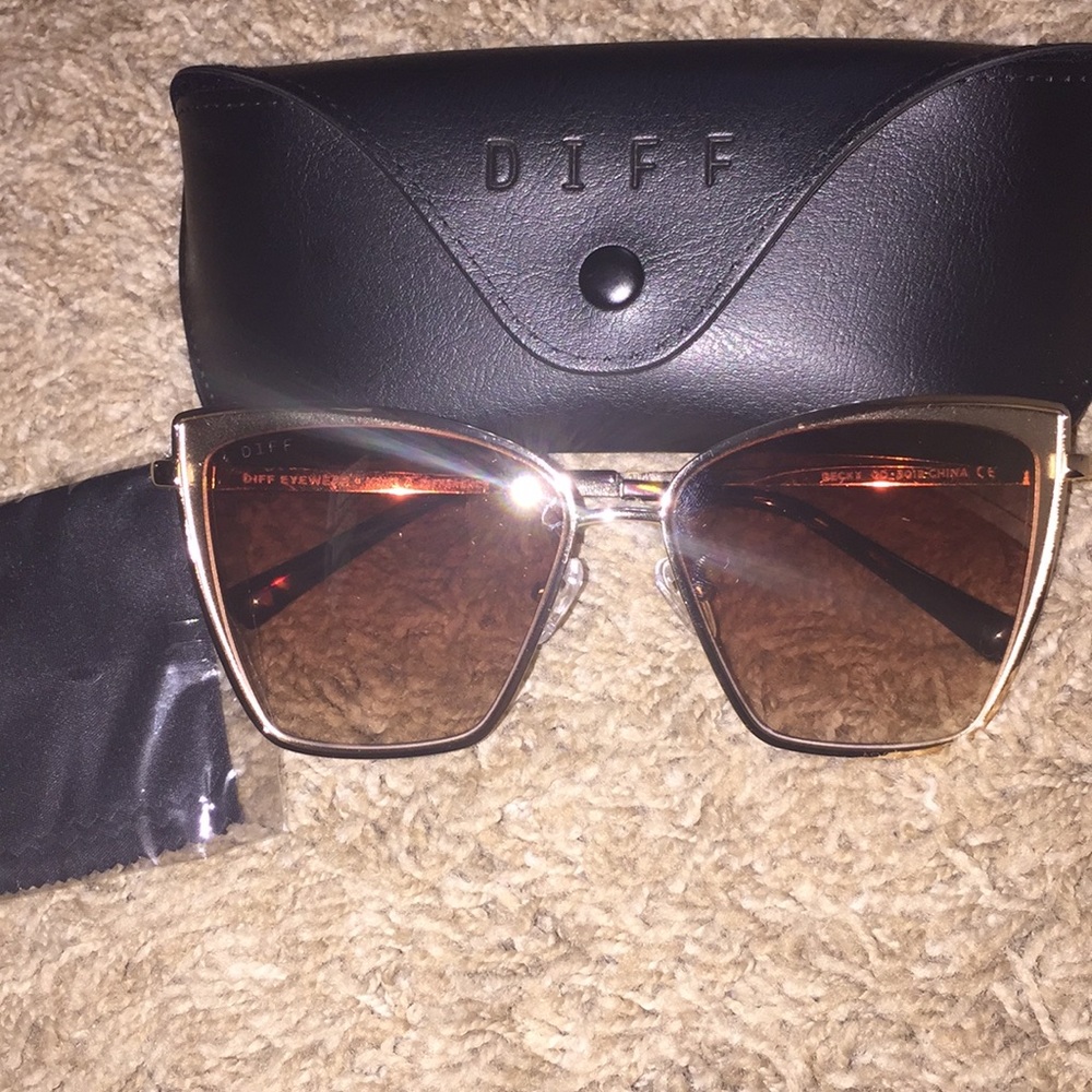 DIFF Eyewear Becky Sunglasses
